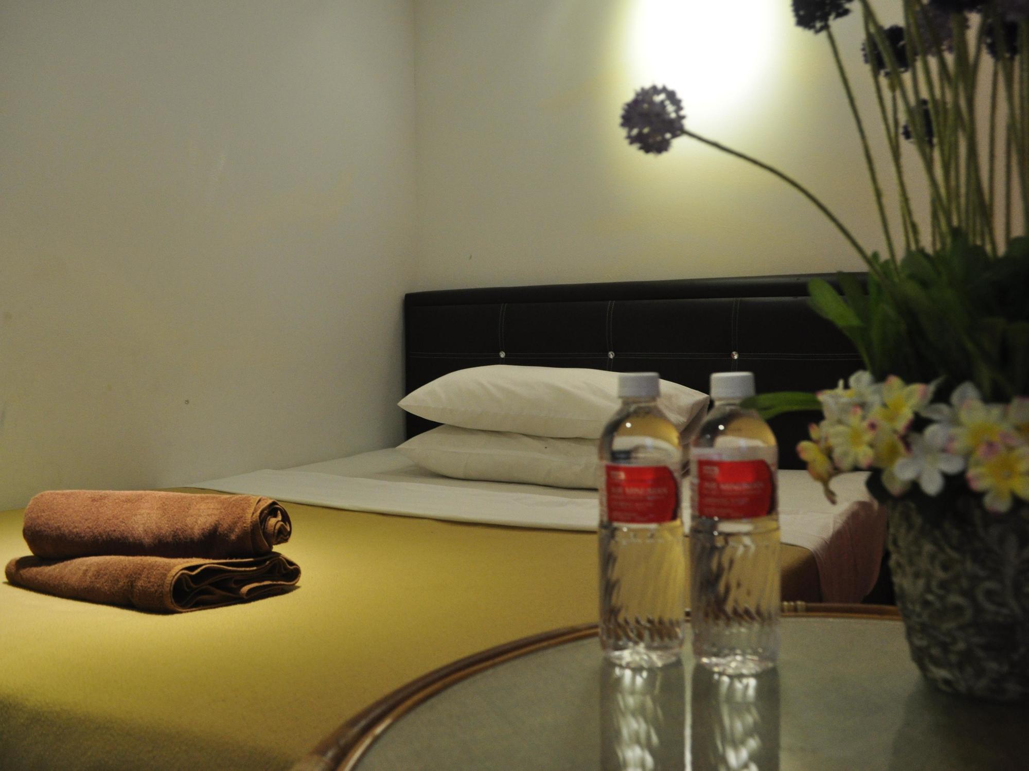 Monkey Motel Cafe ملقا المظهر الخارجي الصورة