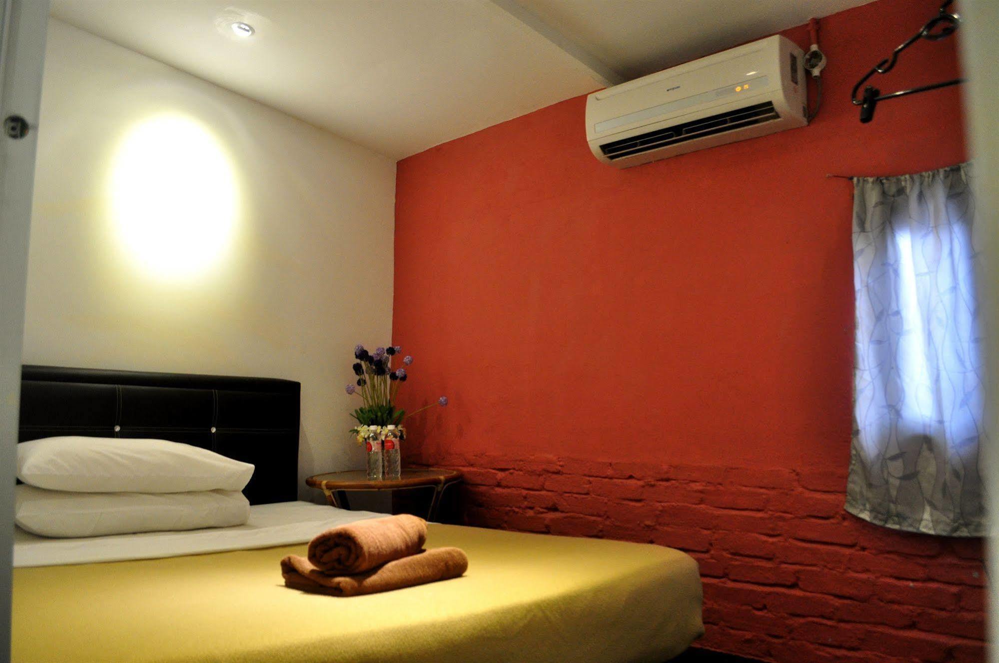 Monkey Motel Cafe ملقا المظهر الخارجي الصورة